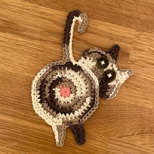 BowLift | Sweet knitted kitten butt coasters
