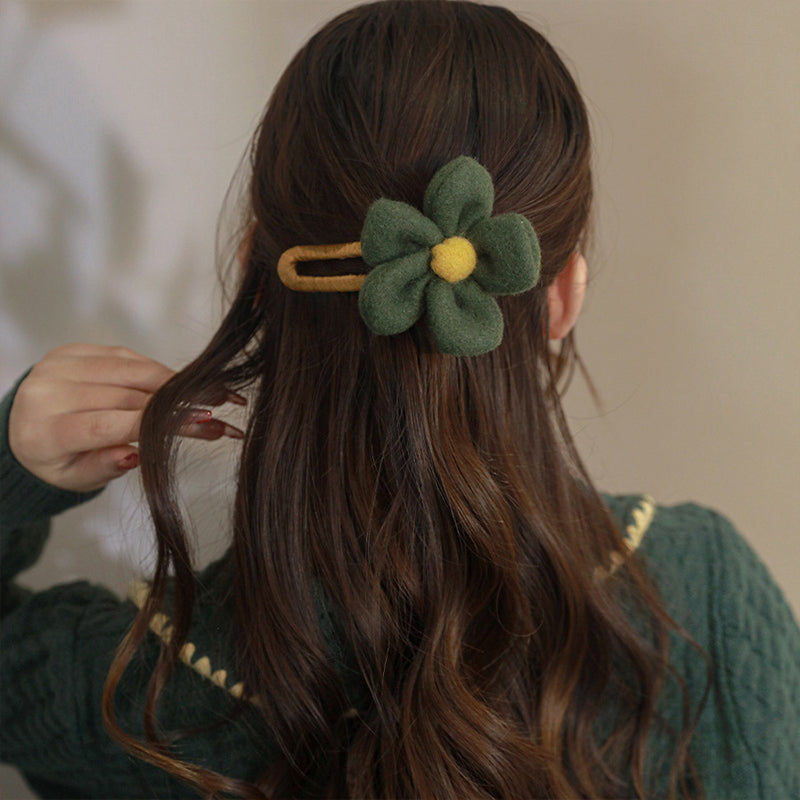 Elegant Plush Flower Hairpins Bowlift