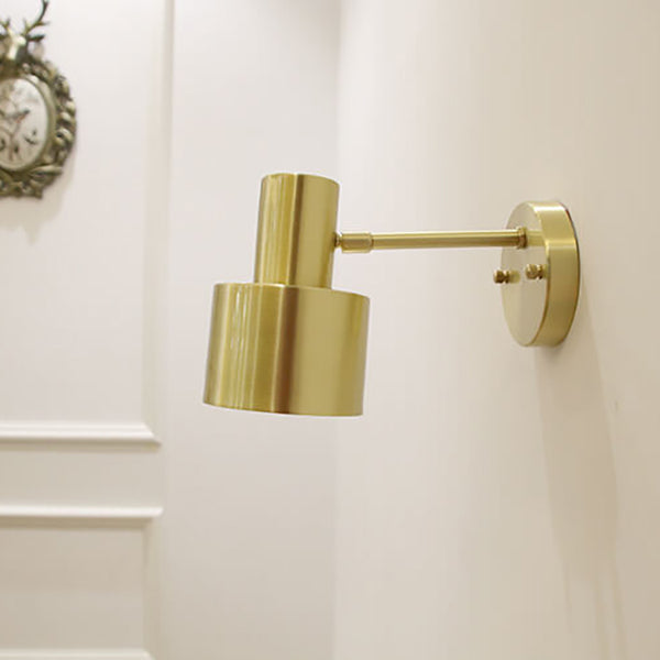 Modern Gold Wall Lamp - Minimalist Metal Design for Luxury Interiors | Bowlift