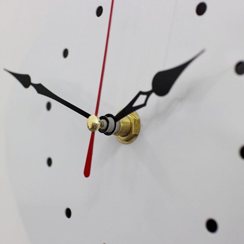 BowLift | Nordic Cat Wobble-Tail Wall Clock