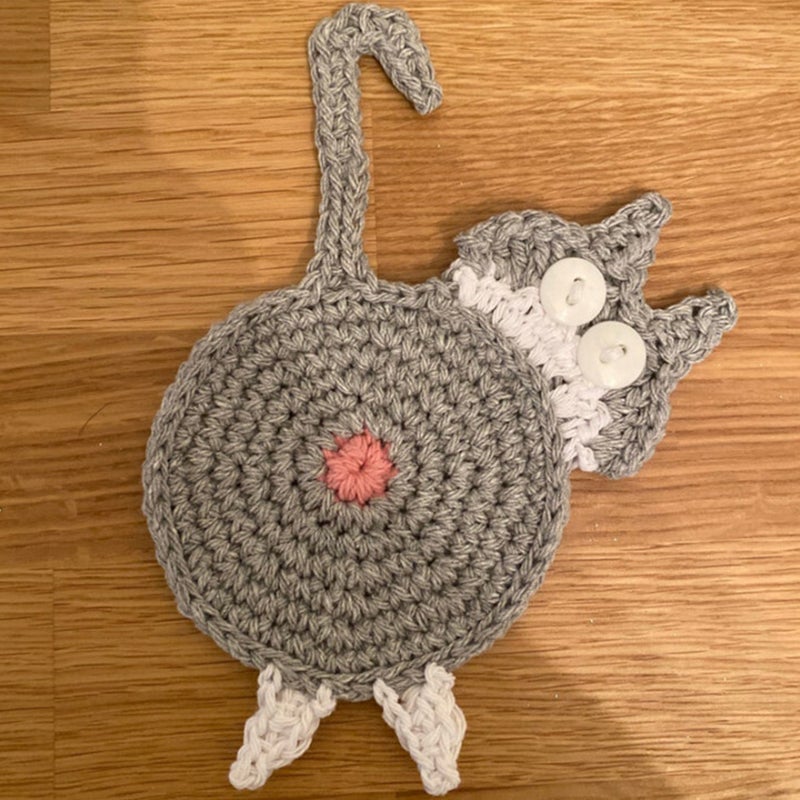 BowLift | Sweet knitted kitten butt coasters