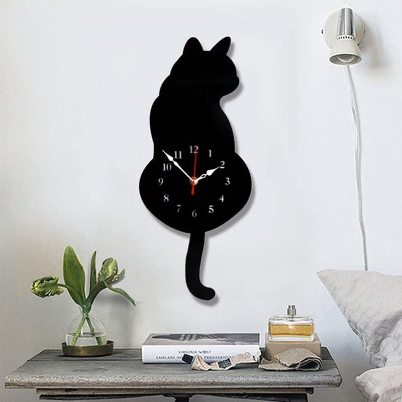 BowLift | Nordic Cat Wobble-Tail Wall Clock