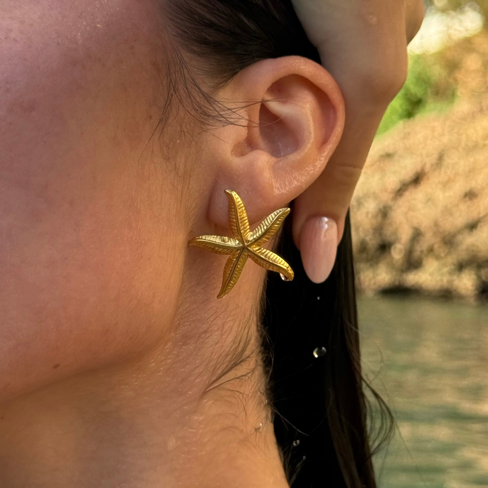 BowLift | Golden Starfish Earrings – A maritime touch for your style
