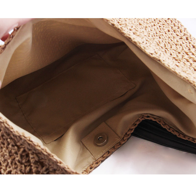 Handcrafted and Stylish Shoulder Bag with Decorative Tassel Detail Bowlift