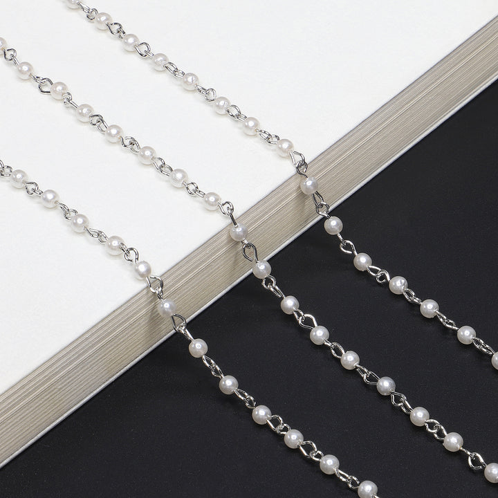 Elegant Pearl Eyewear Chain Bowlift