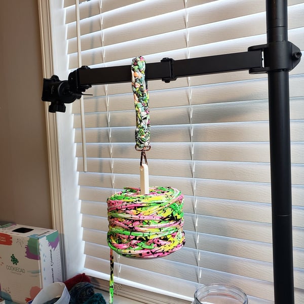 BowLift | FiberDock Tangle Free Knitting