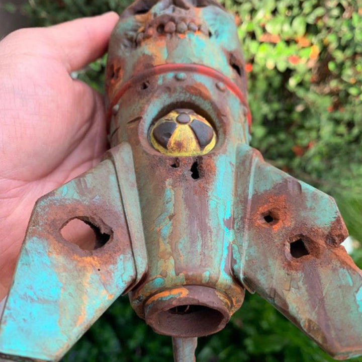 Ornament made of resin skull bomb | Bowlift