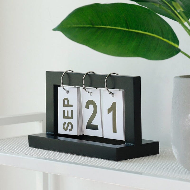Dutch Teak Wood Desktop Calendar | Bowlift