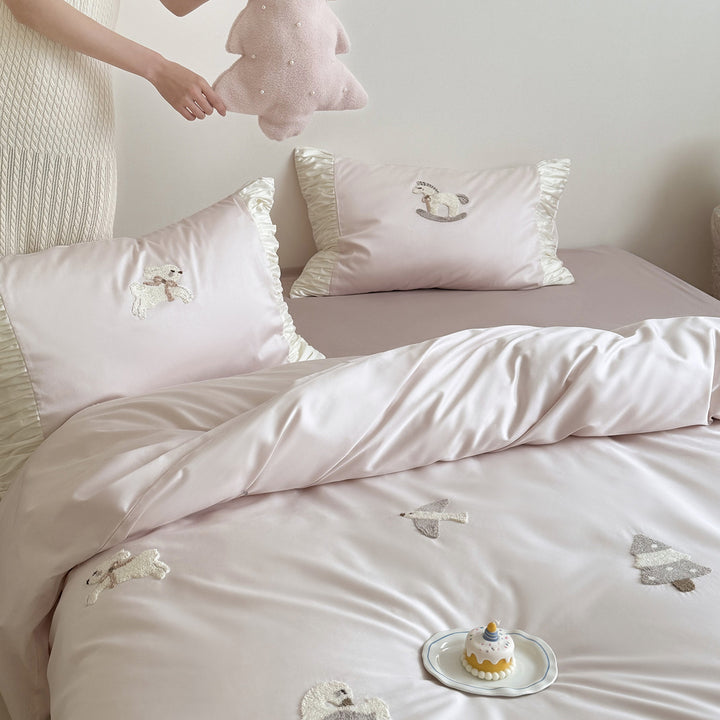 Cartoon bedding made from long-staple cotton