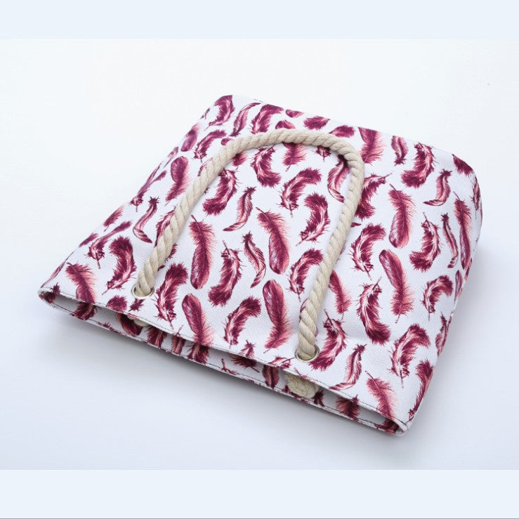 Beach bag with playful feather pattern Bowlift