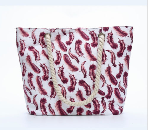 Beach bag with playful feather pattern Bowlift