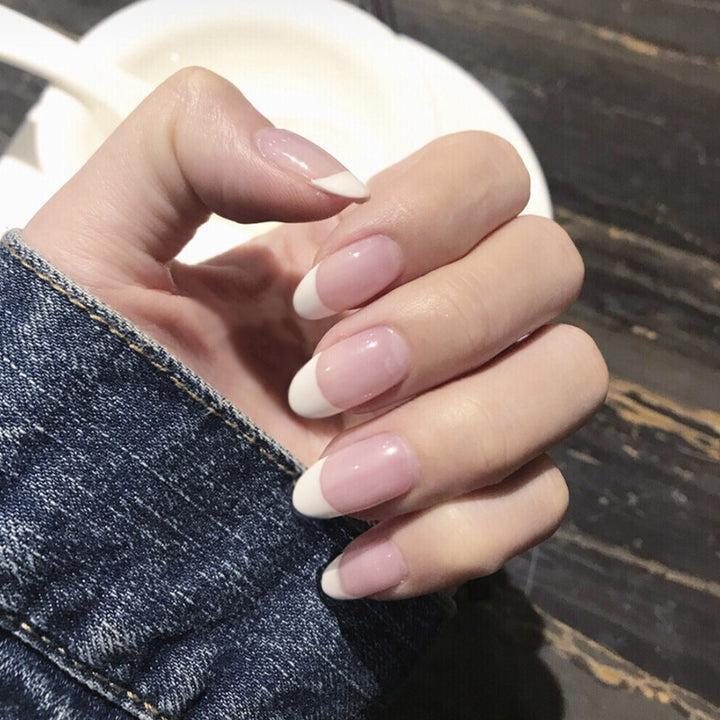 High-quality artificial nails in classic French Tip design Bowlift