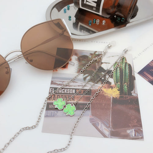 Clover Pendant Necklace Bowlift