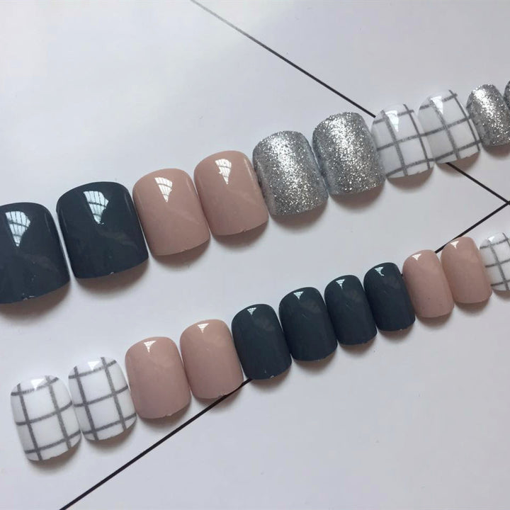Nail art design with glamorous accents Bowlift