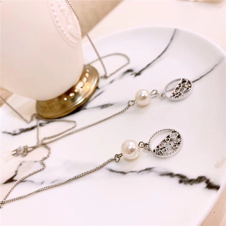 Decorative Pearl and Metal Accent Eyewear Chain Bowlift