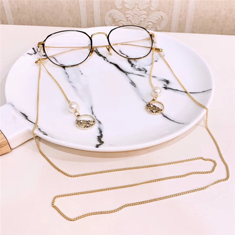 Decorative Pearl and Metal Accent Eyewear Chain Bowlift
