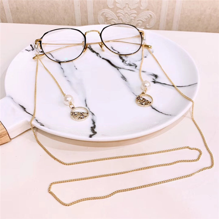Decorative Pearl and Metal Accent Eyewear Chain Bowlift