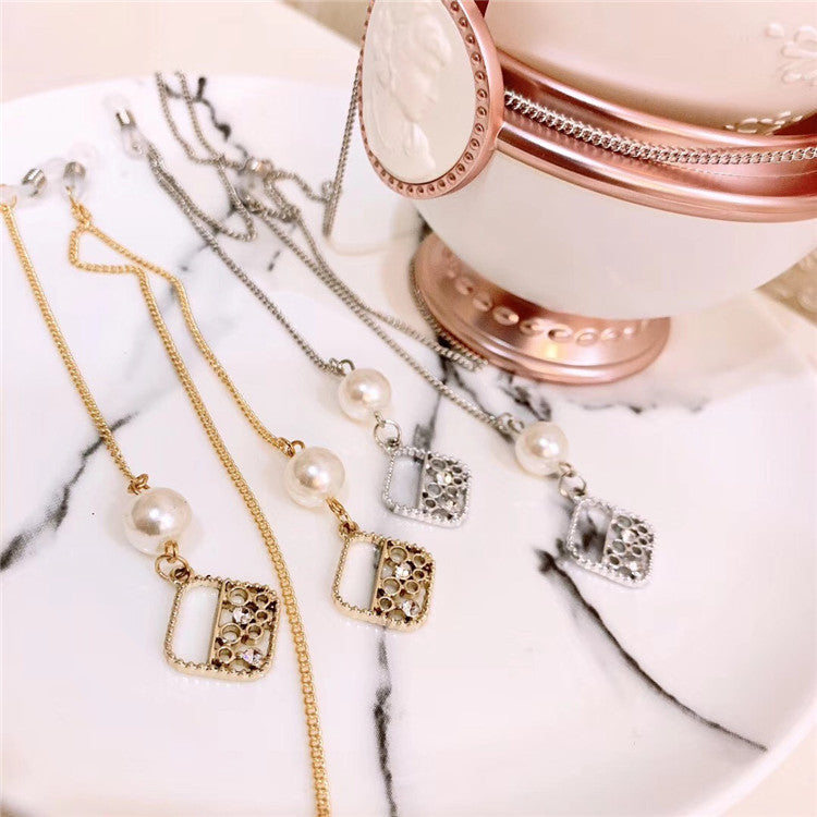 Decorative Pearl and Metal Accent Eyewear Chain Bowlift