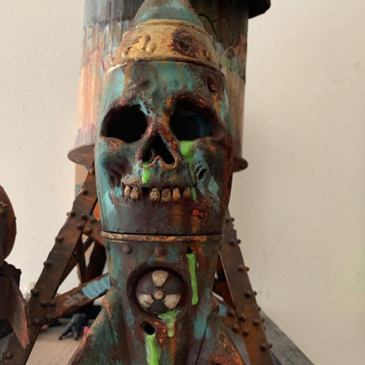 Ornament made of resin skull bomb | Bowlift