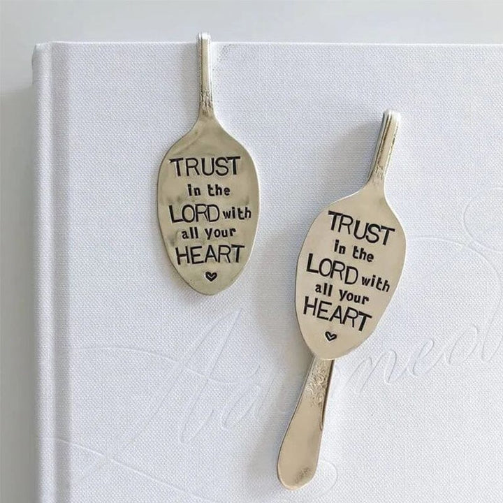 BowLift | Funny Spoon Bookmark - perfect gift for a bookworm