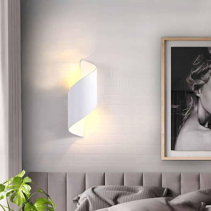 BowLift | LED Wall Light with Minimalist Aluminum Design