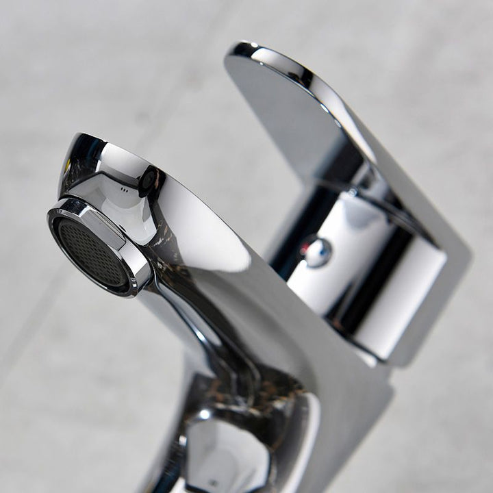 BowLift | Basic Metal Sink Faucet Silver Bathroom Faucet with Lever Handle