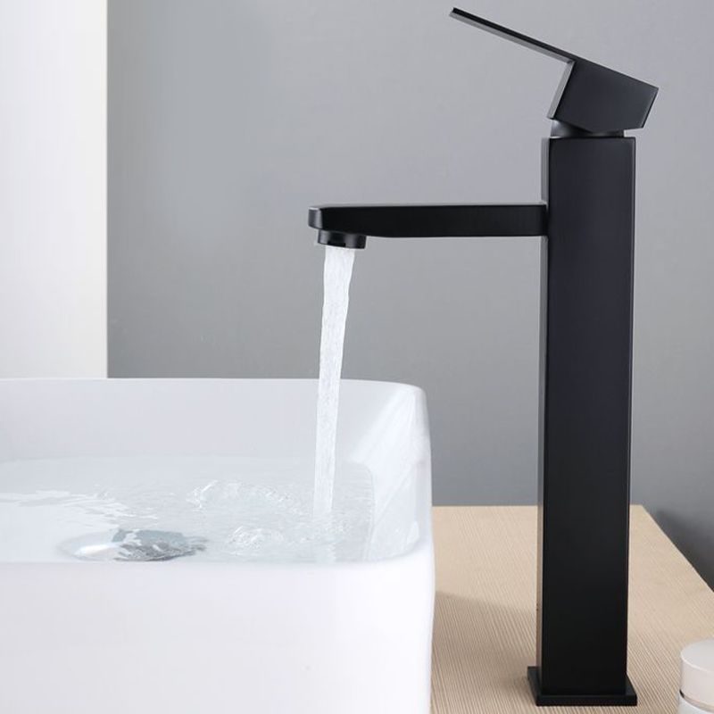 BowLift | Modern Sink Faucet Centerset Bathroom Sink Faucet in Black
