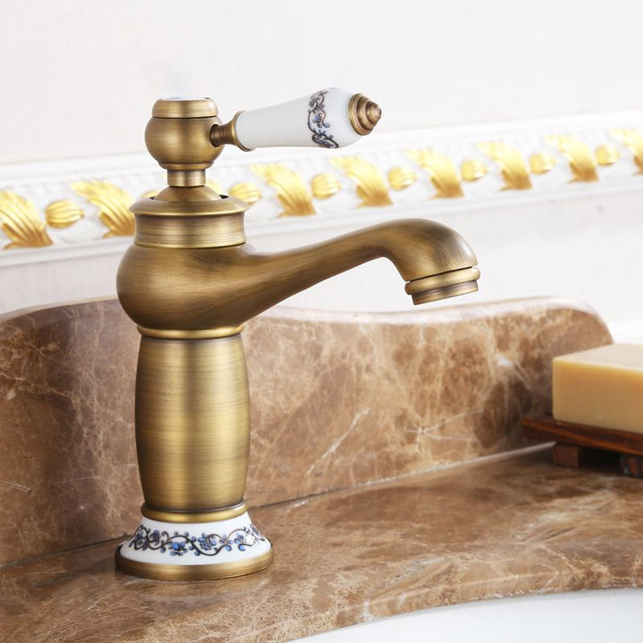 BowLift | Country House Wide Water Tap Sink Faucet with Lever Handle