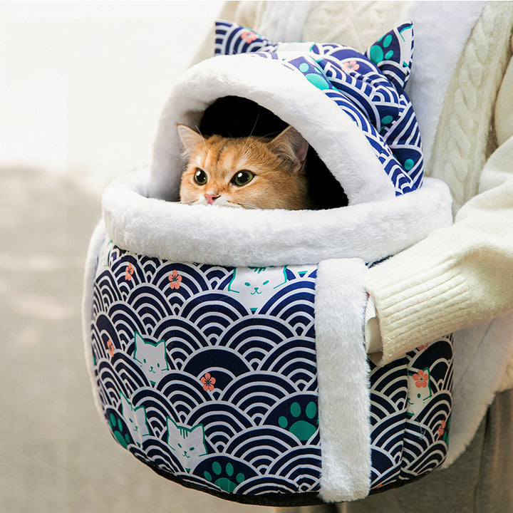 Double-shoulder backpack with animal motif for pets