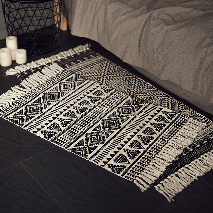 Flat-woven cotton blend runner with ethnic diamond jacquard and fringes Bowlift