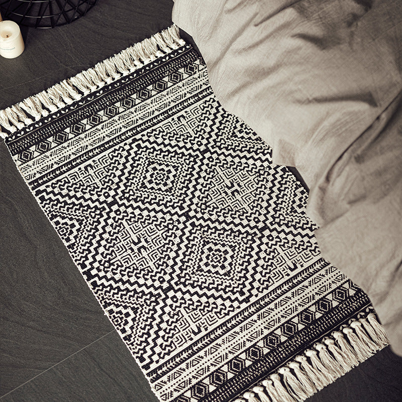 Flat-woven cotton blend runner with ethnic diamond jacquard and fringes Bowlift