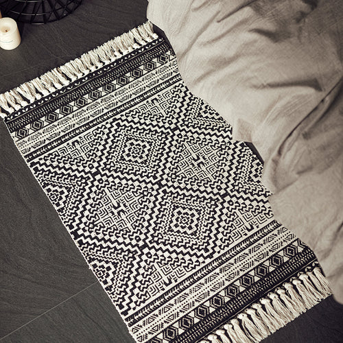 Flat-woven cotton blend runner with ethnic diamond jacquard and fringes Bowlift