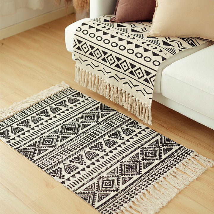 Flat-woven cotton blend runner with ethnic diamond jacquard and fringes Bowlift