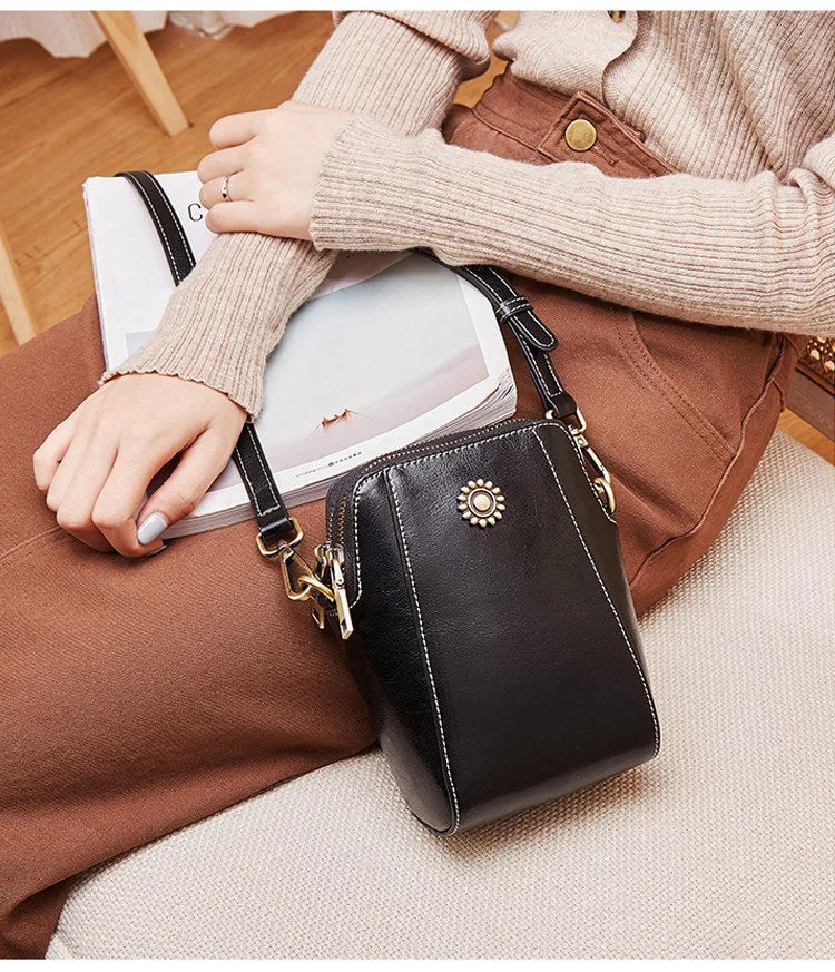 Vertical Mobile Phone Pouch | Bowlift
