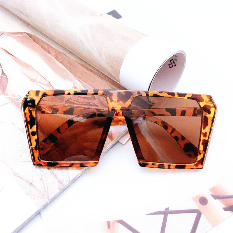 Ladies stylish geometric sunglasses in angular design Bowlift