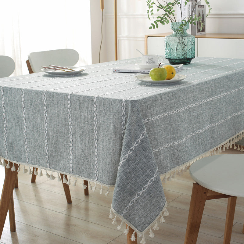Textured Woven Tablecloth with Decorative Tassels