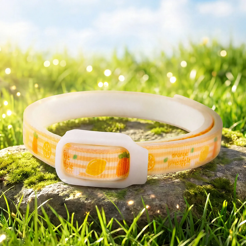 Adjustable collar with fruit pattern for dogs