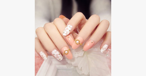 BowLift | Nude floral nails