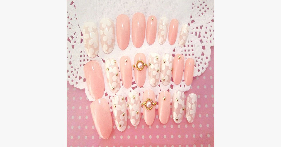 BowLift | Nude floral nails