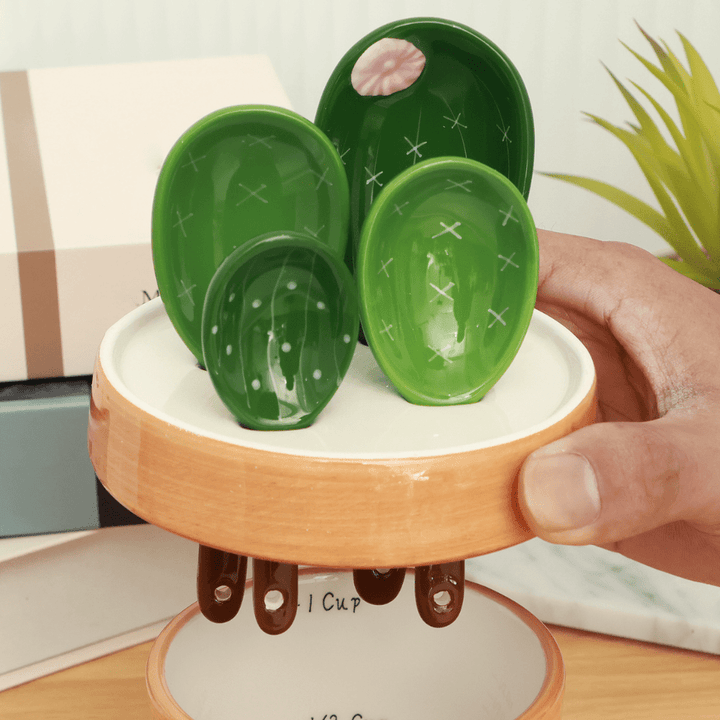 BowLift | Creative and practical measuring spoon set with cactus motif