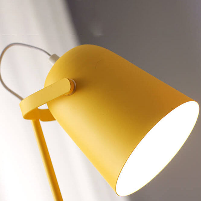 LumiTouch – Minimalist table lamp with tripod base and touch control Bowlift