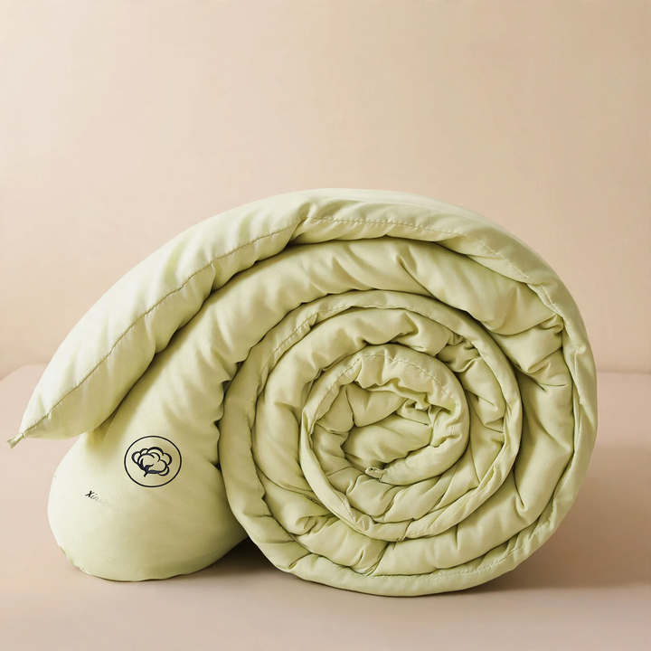 Bedding comforter made of Xinjiang cotton, two-tone