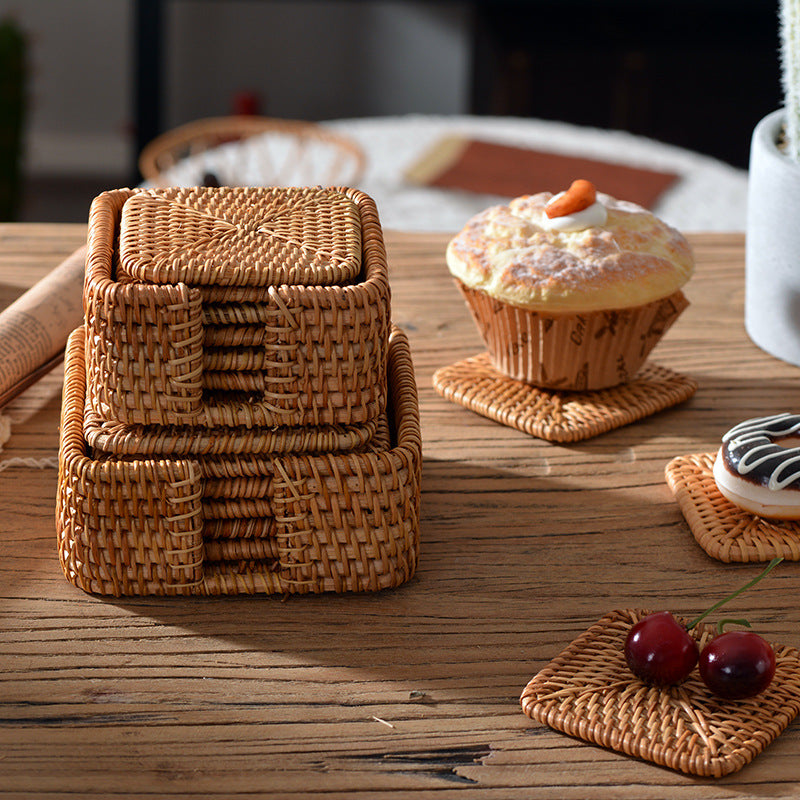 Handmade coasters made of woven material Bowlift