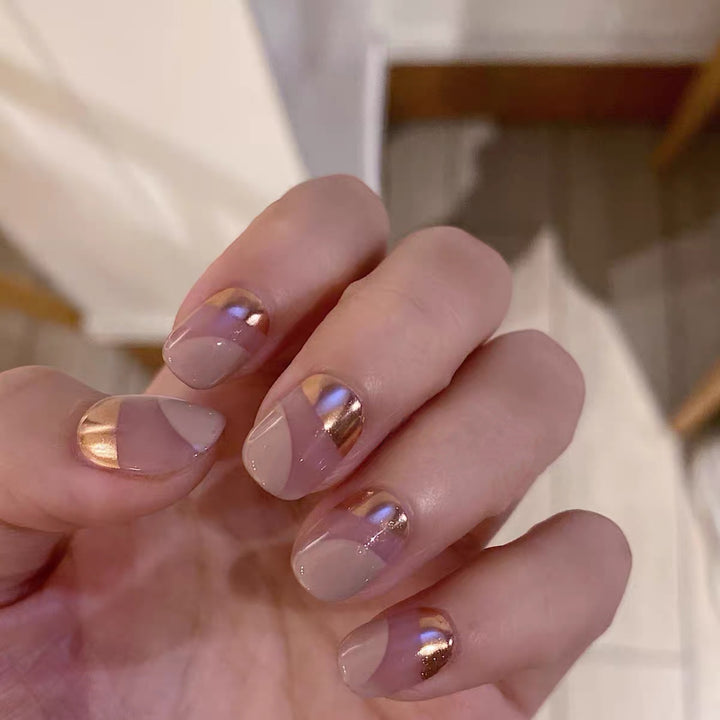 Artificial nails with elegant design and metallic finish Bowlift