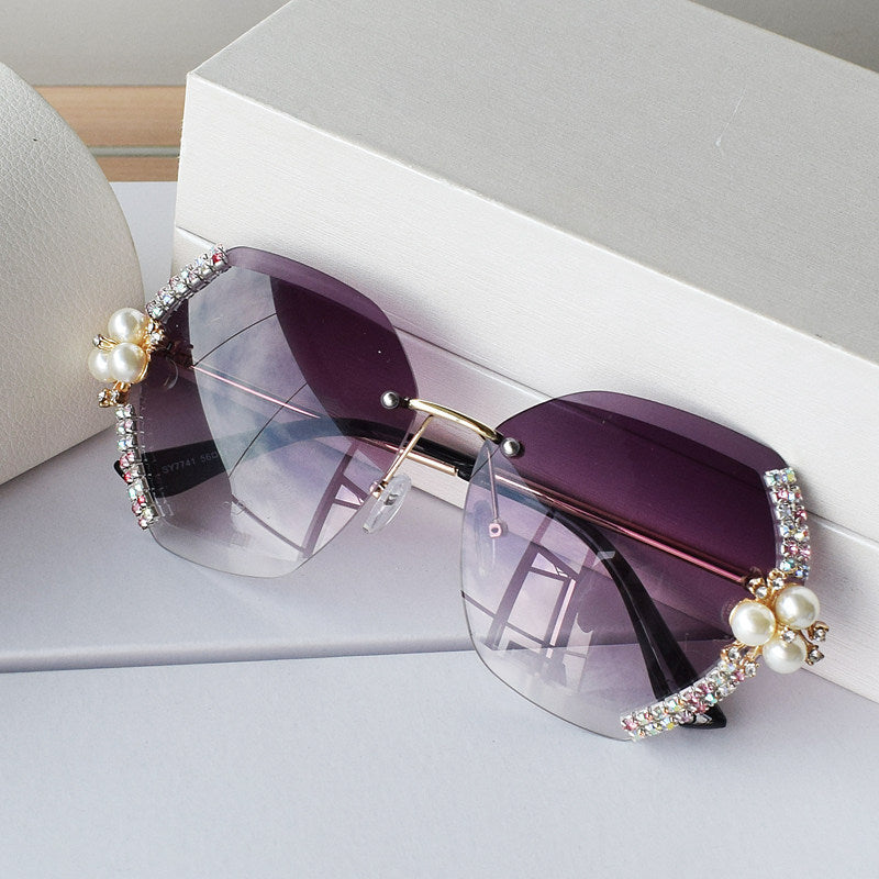 Women extravagant oversized sunglasses with pearl embellishments Bowlift