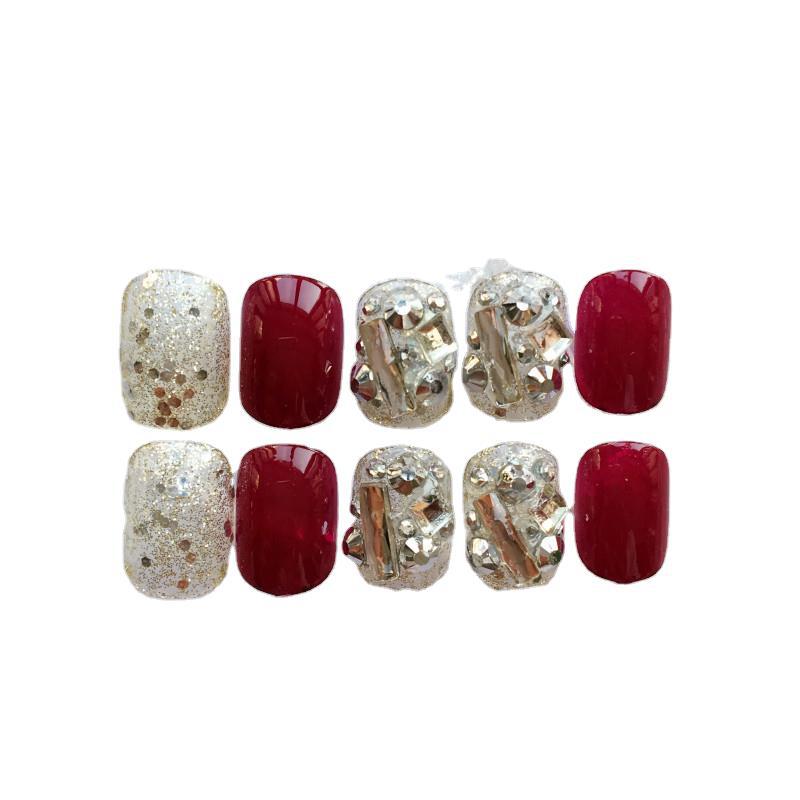 Nail art with luxurious glitter and floral design Bowlift