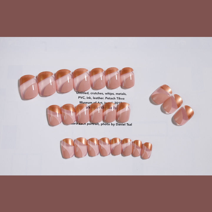 Artificial nails with elegant design and metallic finish Bowlift