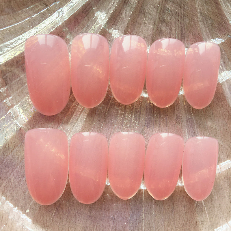 Elegant artificial nails in a natural look Bowlift