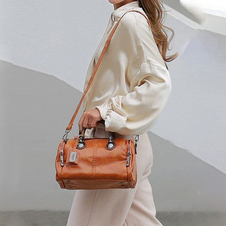 New handbags made of oil wax leather Boston, large tote bag made of soft leather | Bowlift