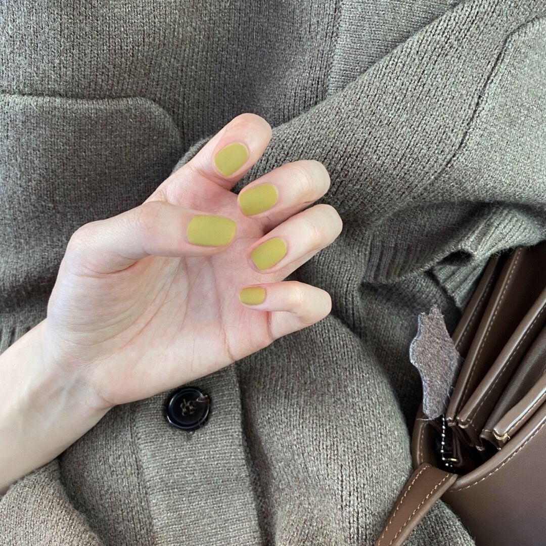 Artificial nail art in modern style Bowlift